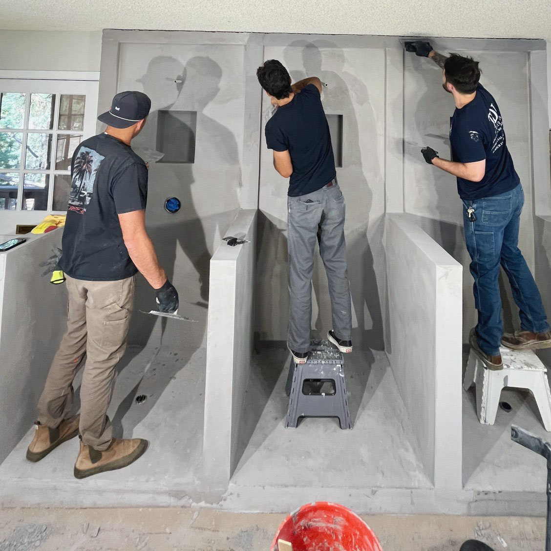 Microcement training professional applying Topciment products